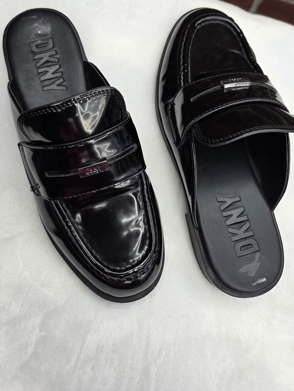 DKNY Black Patent Loafer Mule Slides‎ Women's Size 6.5 Slip On Chain Detail
